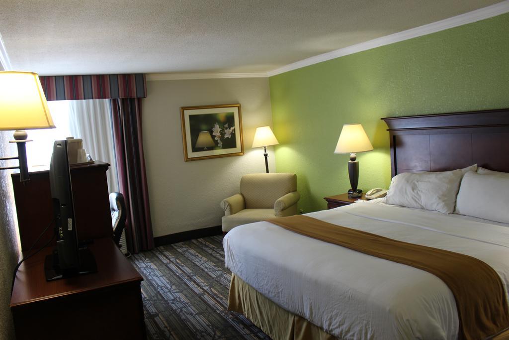 Wyndham Garden Summerville Exterior photo