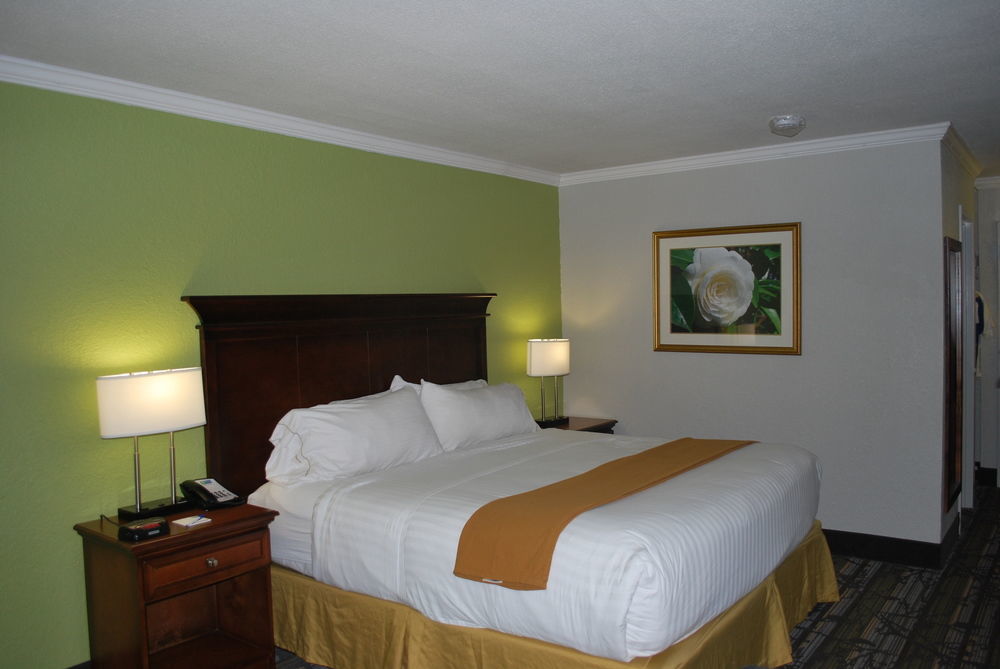 Wyndham Garden Summerville Exterior photo