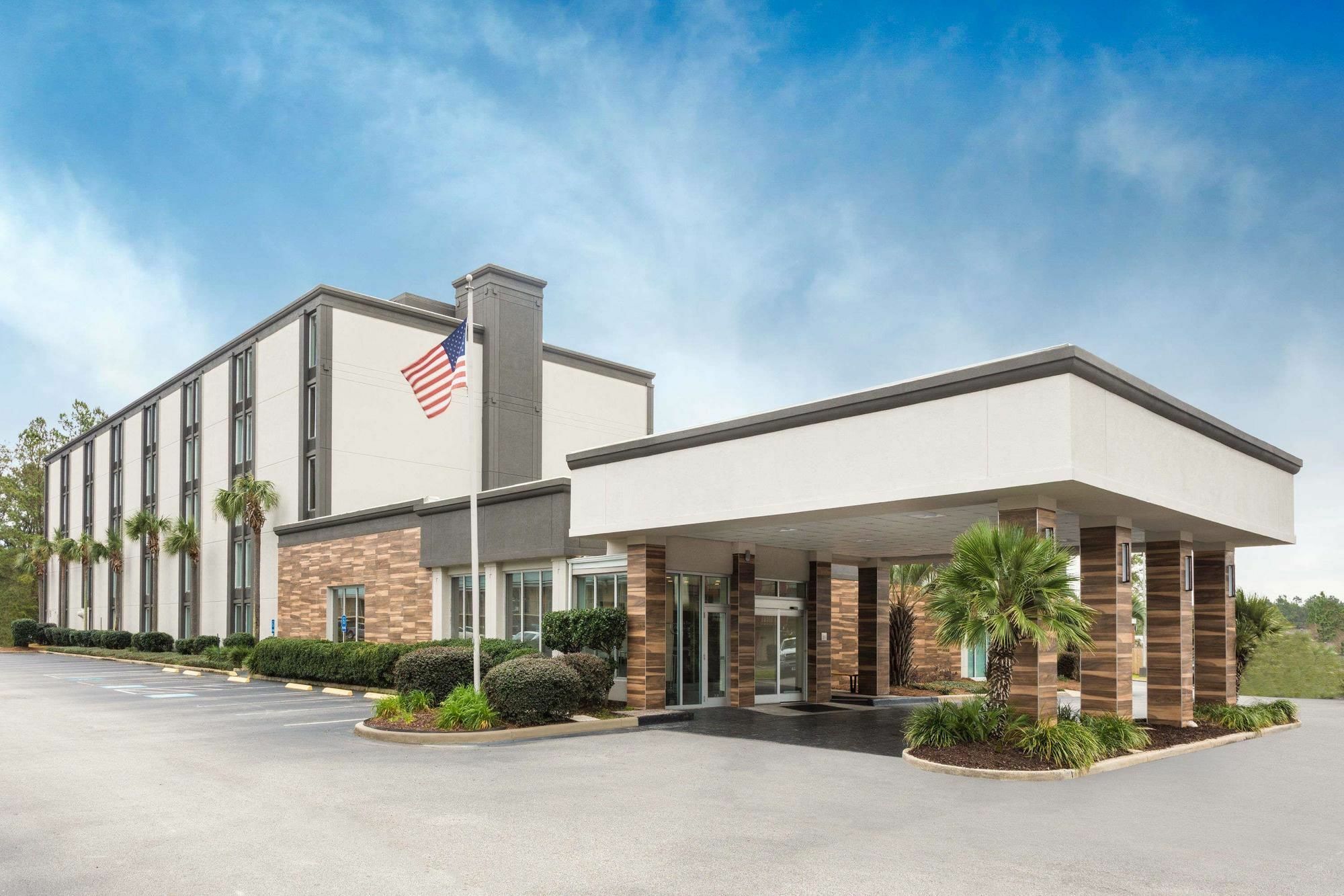 Wyndham Garden Summerville Exterior photo